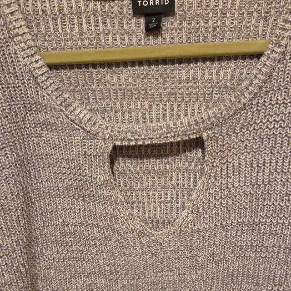 Torrid Gray Sweater With Keyhole Size 18/20 - Picture 3 of 6